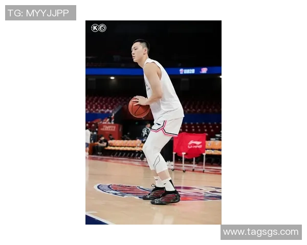 胡明轩的成长之路：从青涩少年到篮球场上的璀璨明星