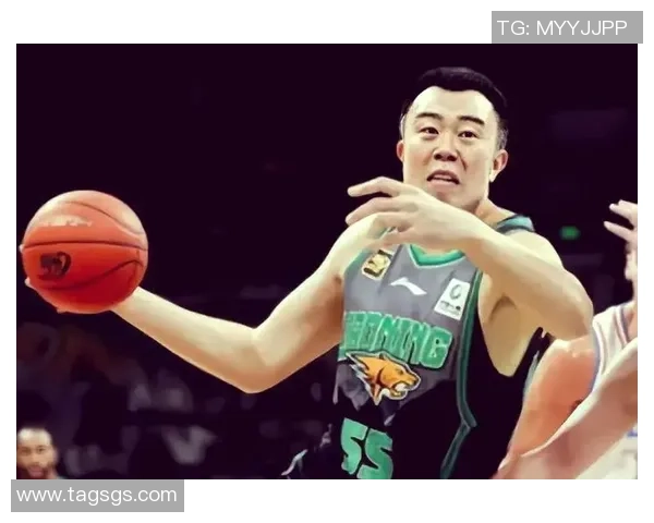 韩德君：从篮球新星到国家队核心的成长之路与辉煌成就