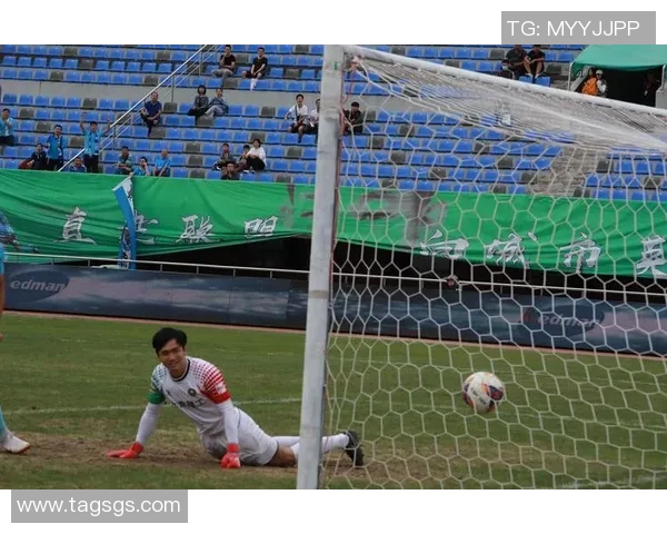 保定容大迎战陕西大秦全力争胜展现足球激情与团队精神