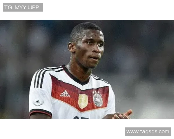 克罗斯的足球之路:从天才少年到世界级中场的成长历程与成就分析 克罗斯的足球之路:从天才少年到世界级中场的成长历程与成就分析