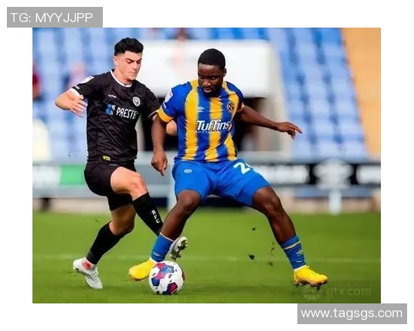 克鲁与什鲁斯的激烈对决揭示英甲联赛的竞争魅力与球队实力较量